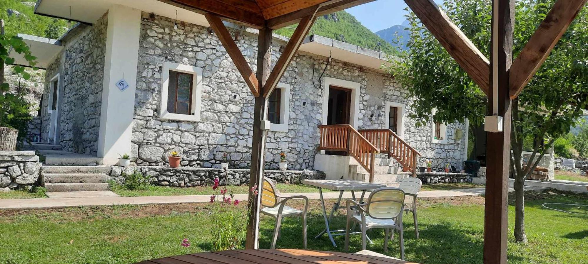 Stomici Bed & Breakfast Nderlysaj